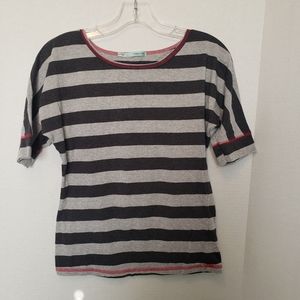 Mid sleeve gray striped shirt